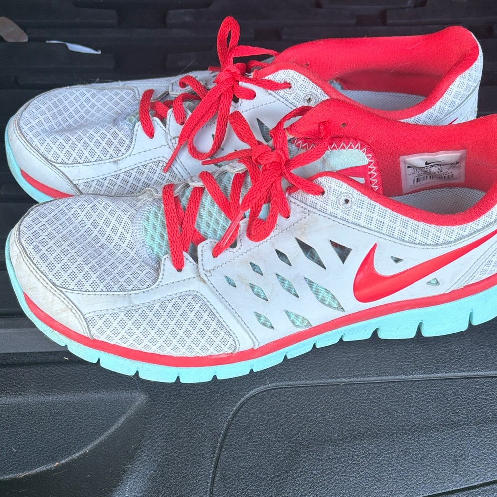 Nike Women's Red and White Athletic Shoes